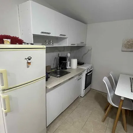 度假居 Dinas House 2 *