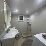 Dom wakacyjny Dinas House 2 *